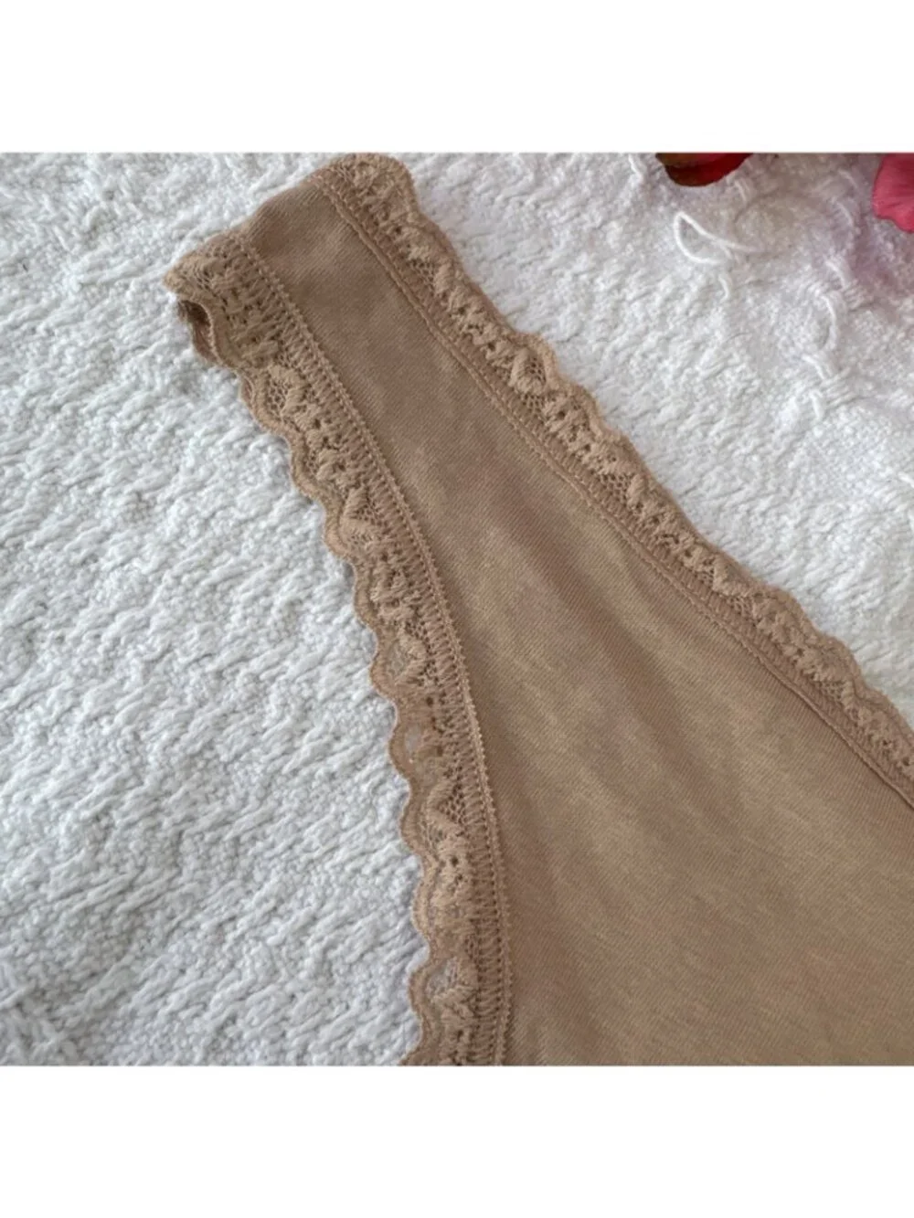 VICTORIA'S SECRET M BEIGE TAN SMOOTH LACE THONG WIDE STRING PANTIES NWT